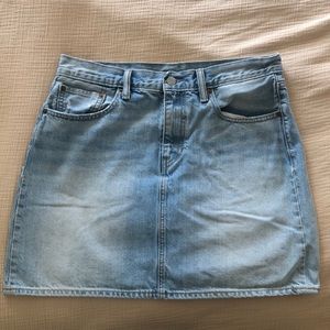 Levi’s high rise mini skirt